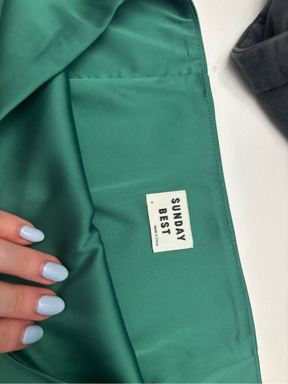 Aritzia Sunday Best Green Women's Skirt - Classic Straight Style - Picture 3 of 6